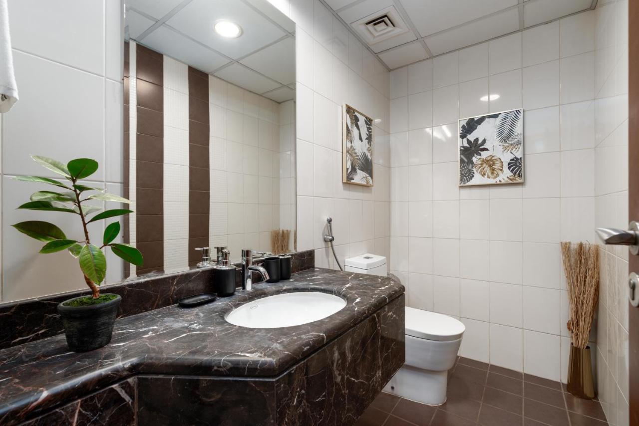 Spacious 2 Beds 5 Min Walk From Mall With Brand New Gym And Rooftop Swimming Pool Apartment