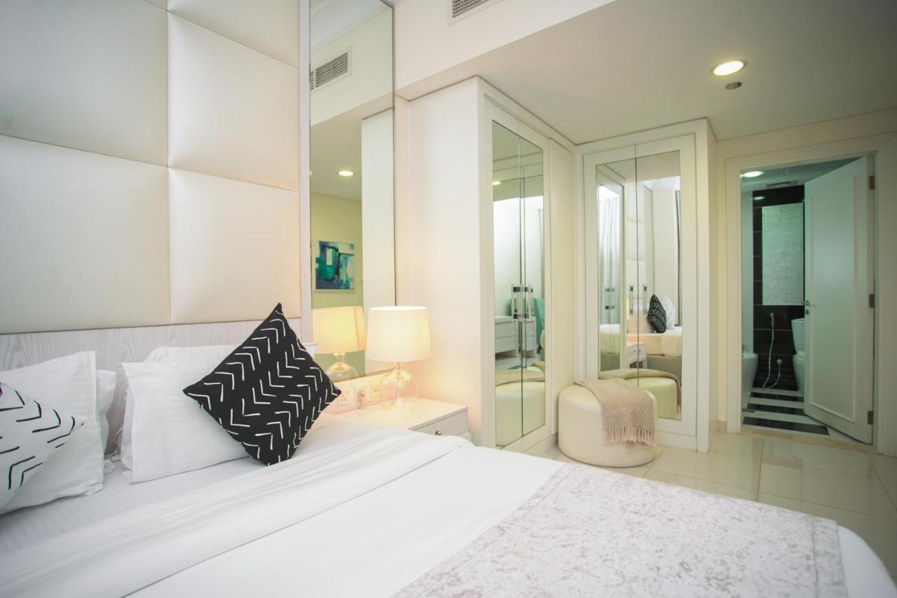 Luxurious - Damac Mall Street *