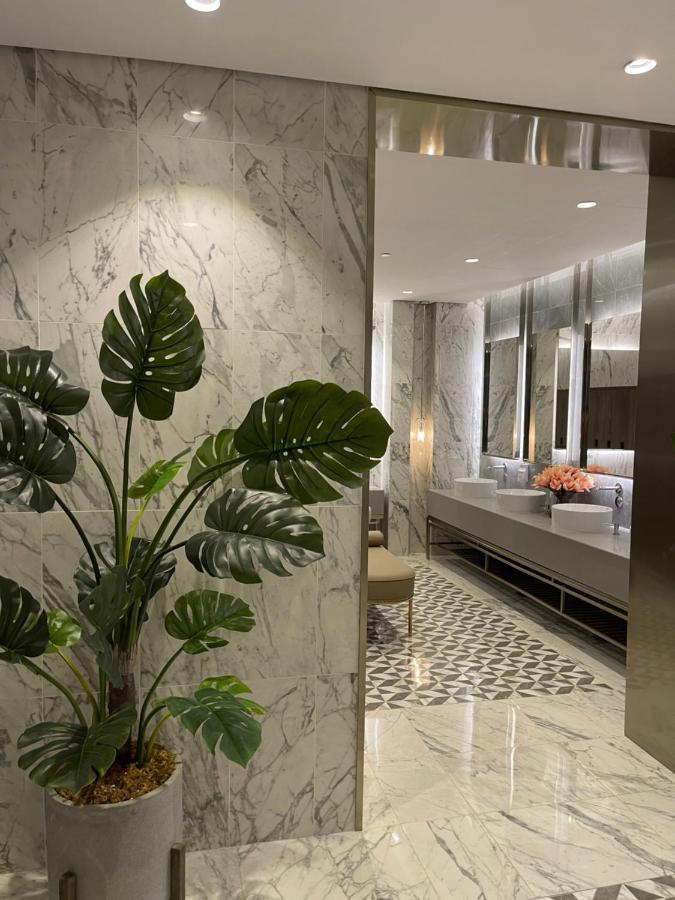 Paramount Midtown Residence: Luxury Sea View Near Burj Khalifa