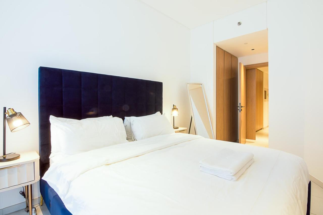 Lovely 1 Bedroom With Partial Burj Khalifa View And Canal View Apartment Dubai