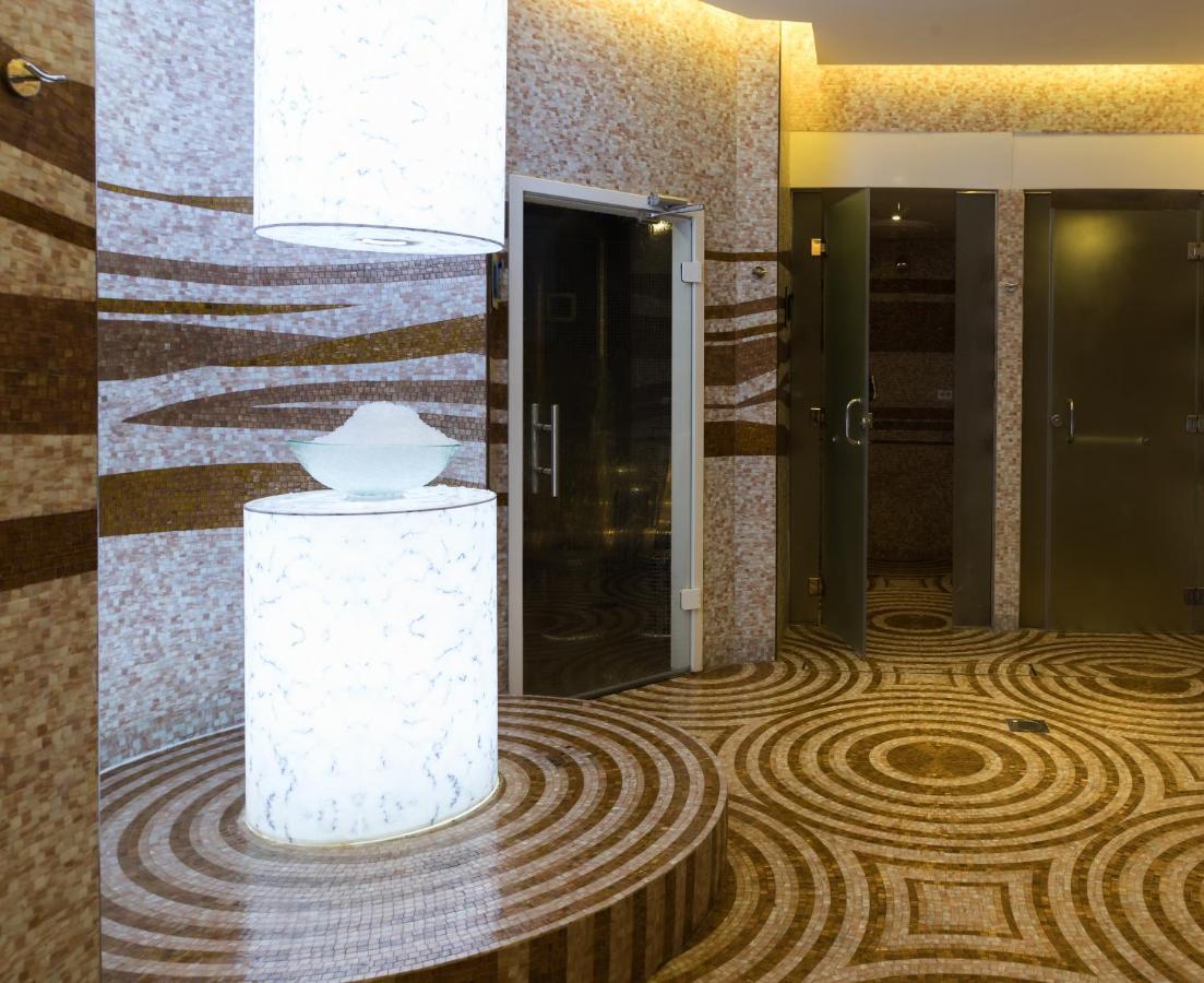 Maison Privee - Luxury Urban Retreat With Burj Khalifa Views Dubai