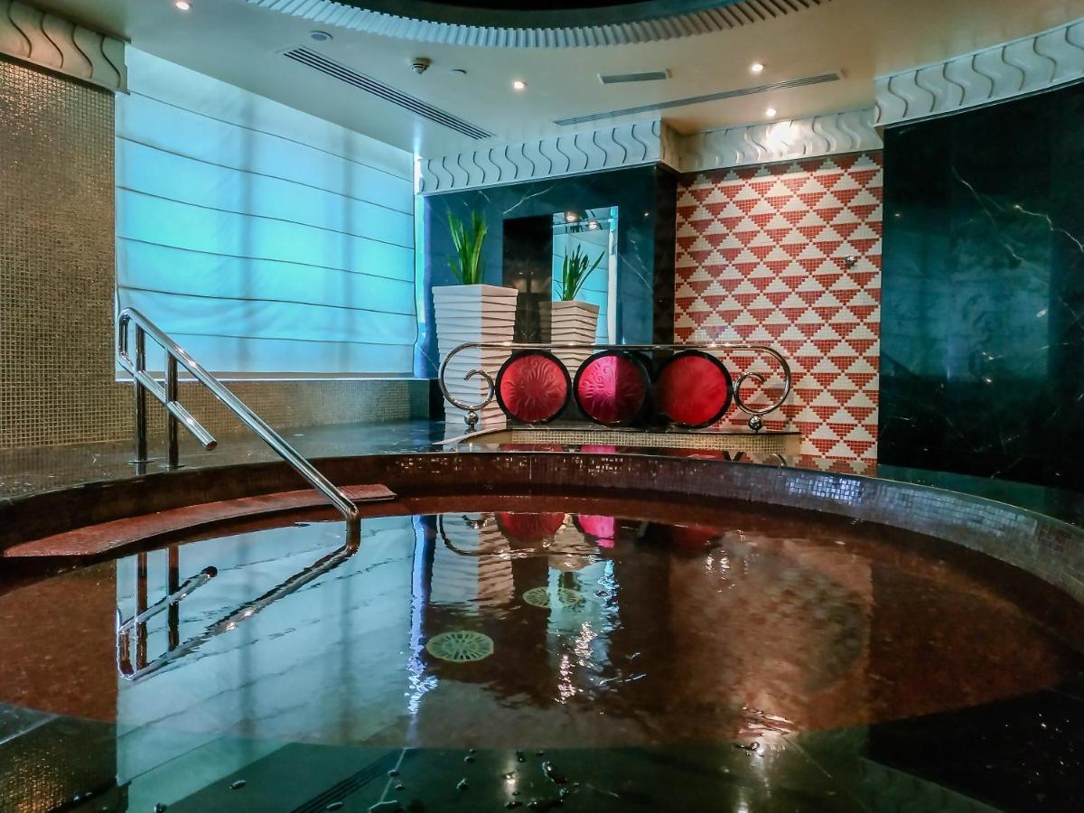 Maison Privee - Luxury Urban Retreat With Burj Khalifa Views Apartment