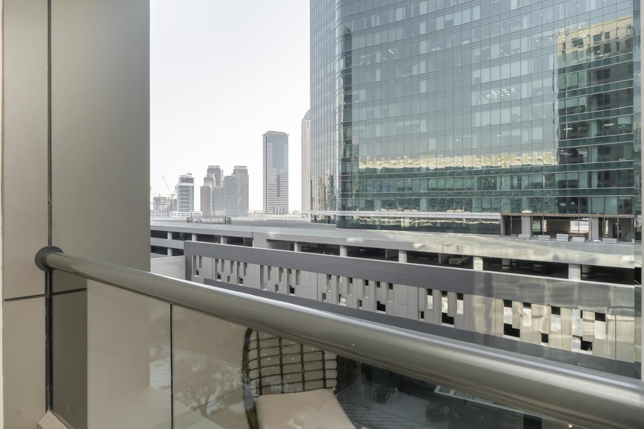 Higuests - Cozy Studio With Balcony In Business Bay Dubai