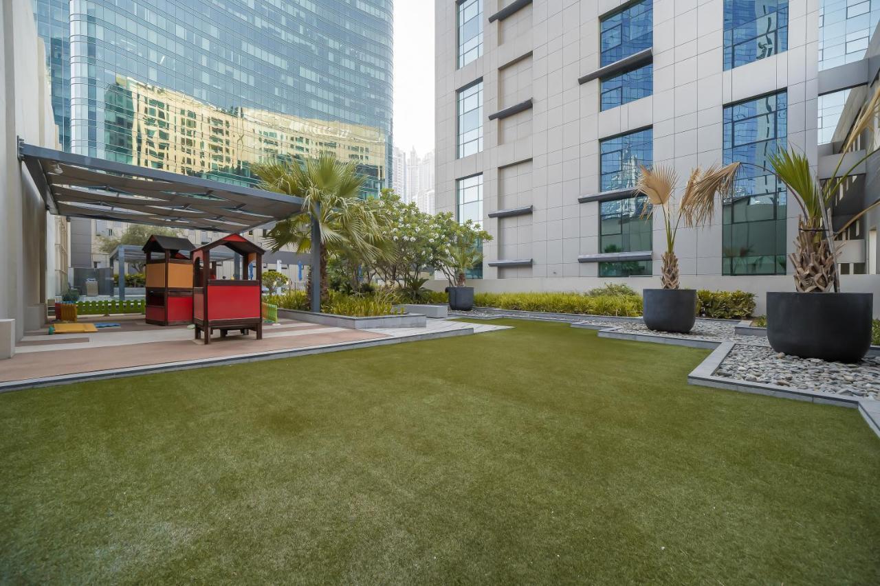 Higuests - Cozy Studio With Balcony In Business Bay Dubai