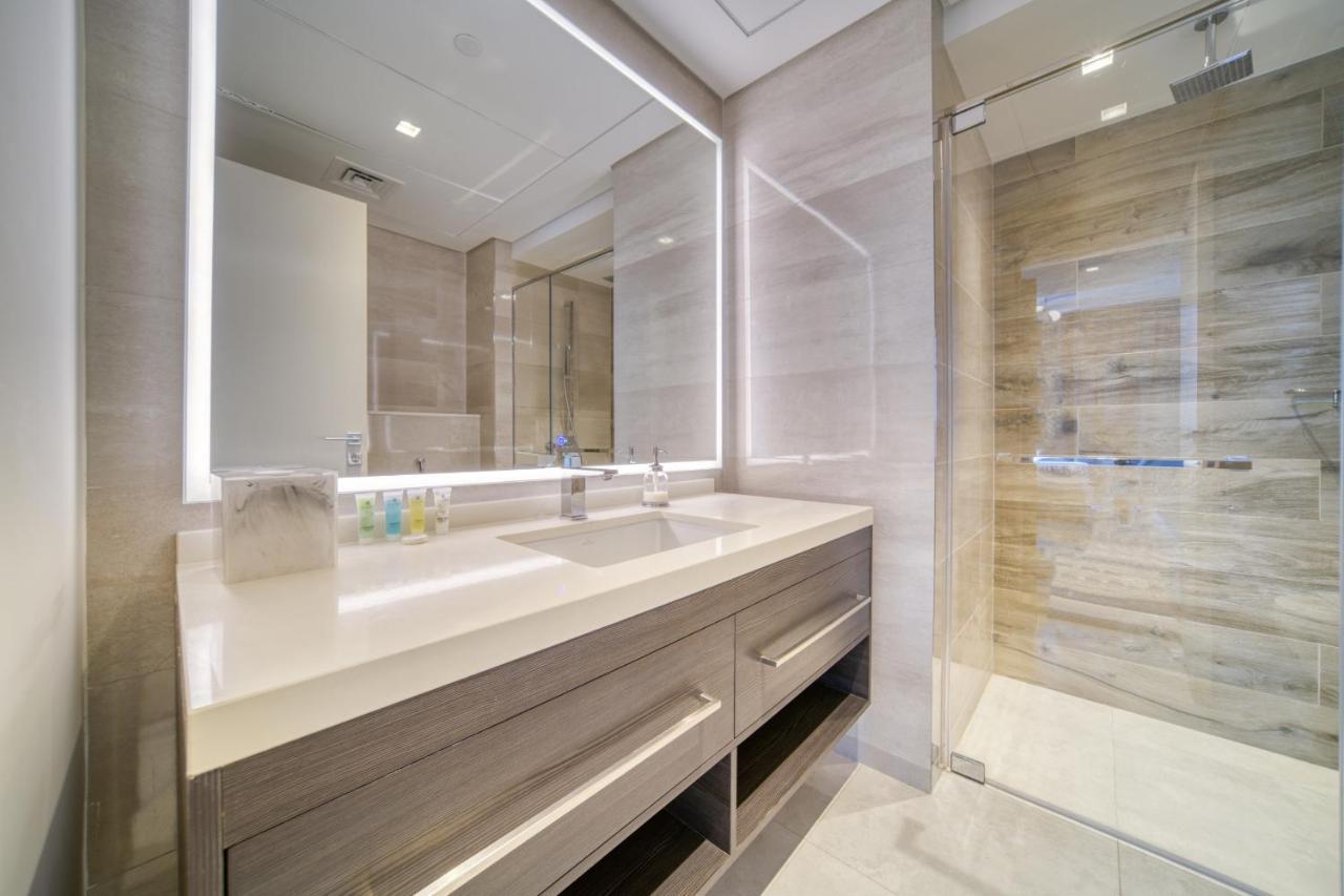 With Views, Jumeirah Towers - Mint