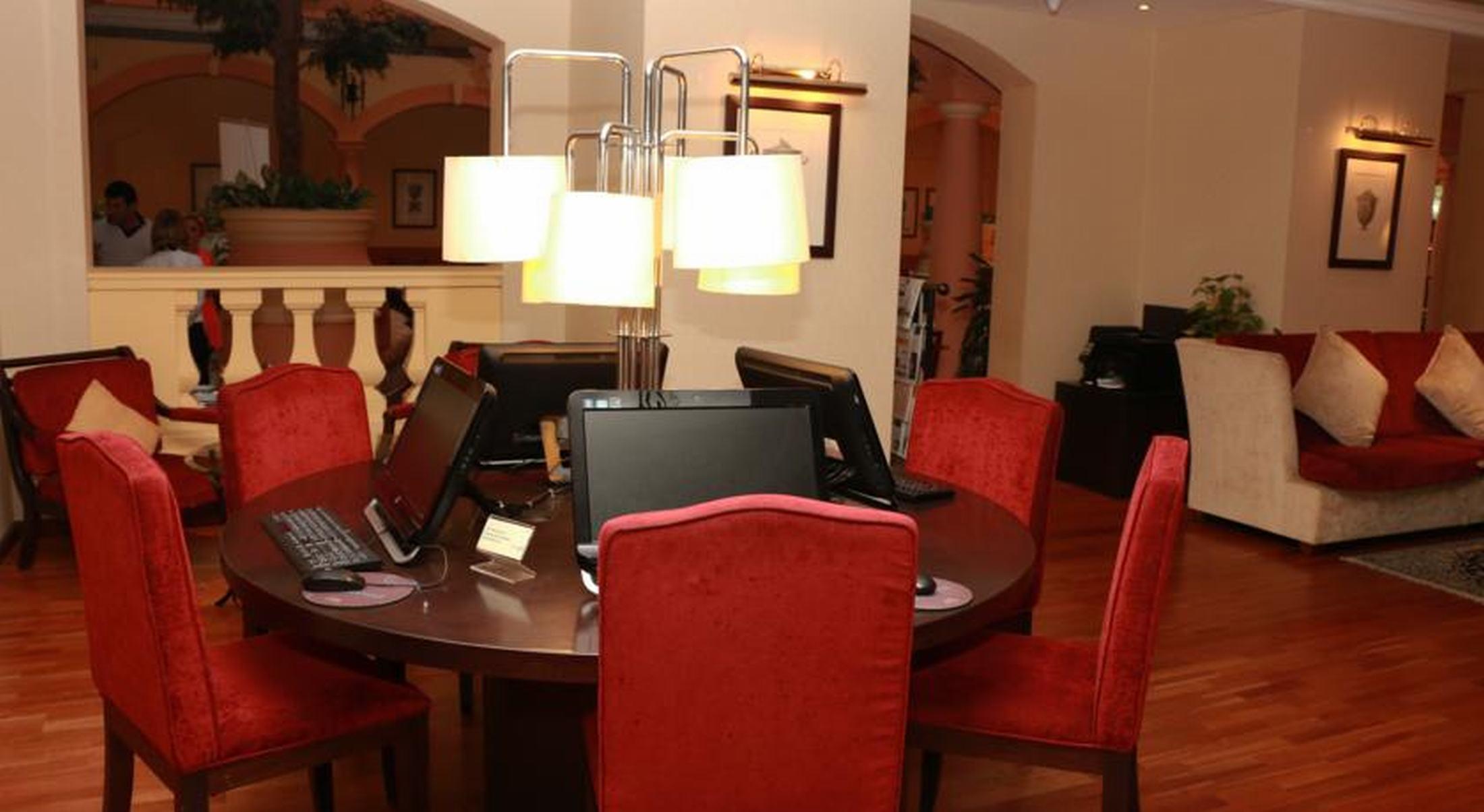 Grand Excelsior Deira Hotel 4*