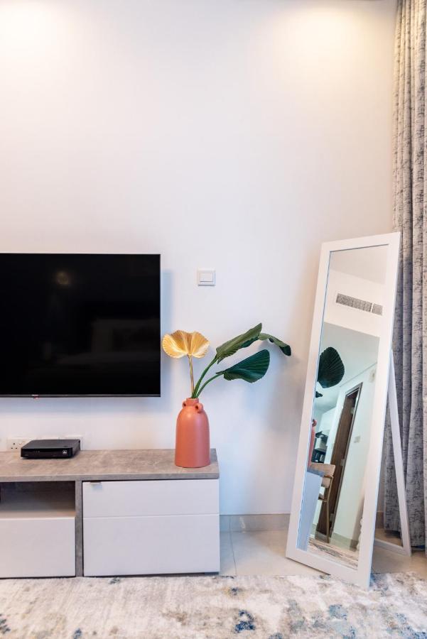 The Smart Concierge - Waves By Kasco *