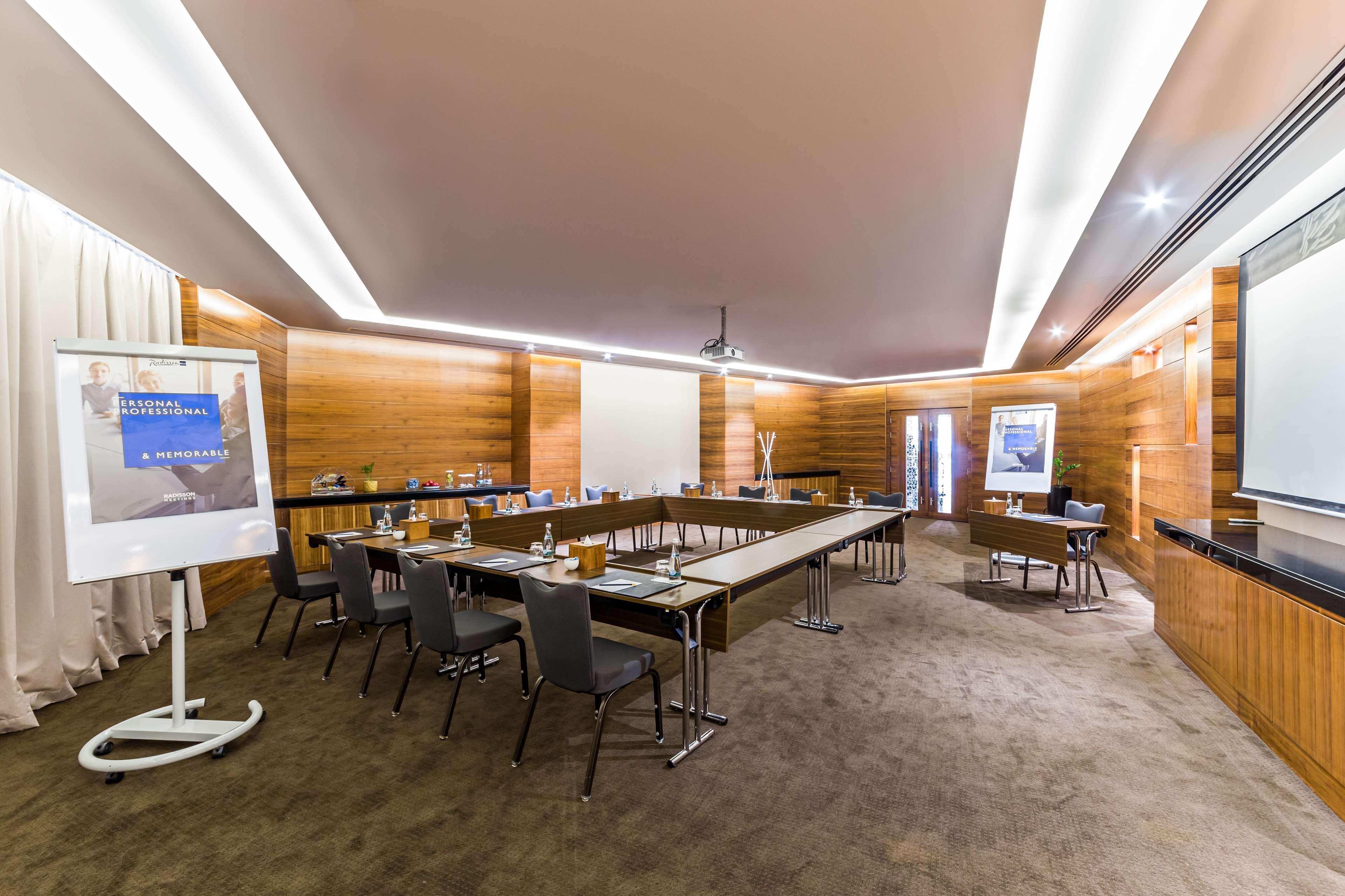 Radisson Blu Hotel, Waterfront Hotel