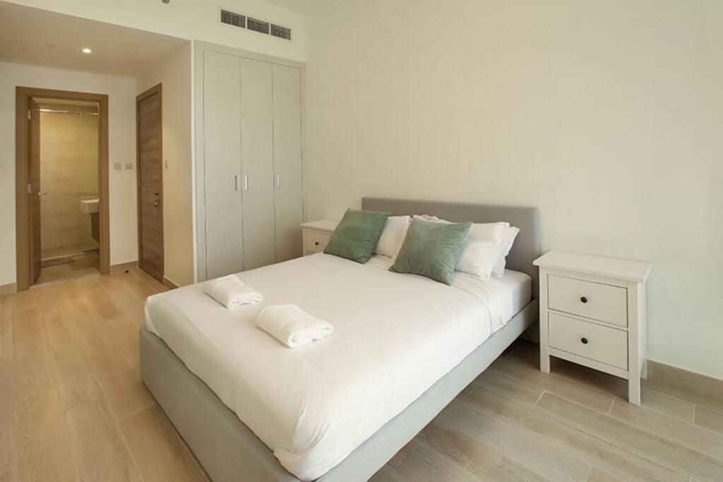 Spacious 1 Bedroom In Jvc -