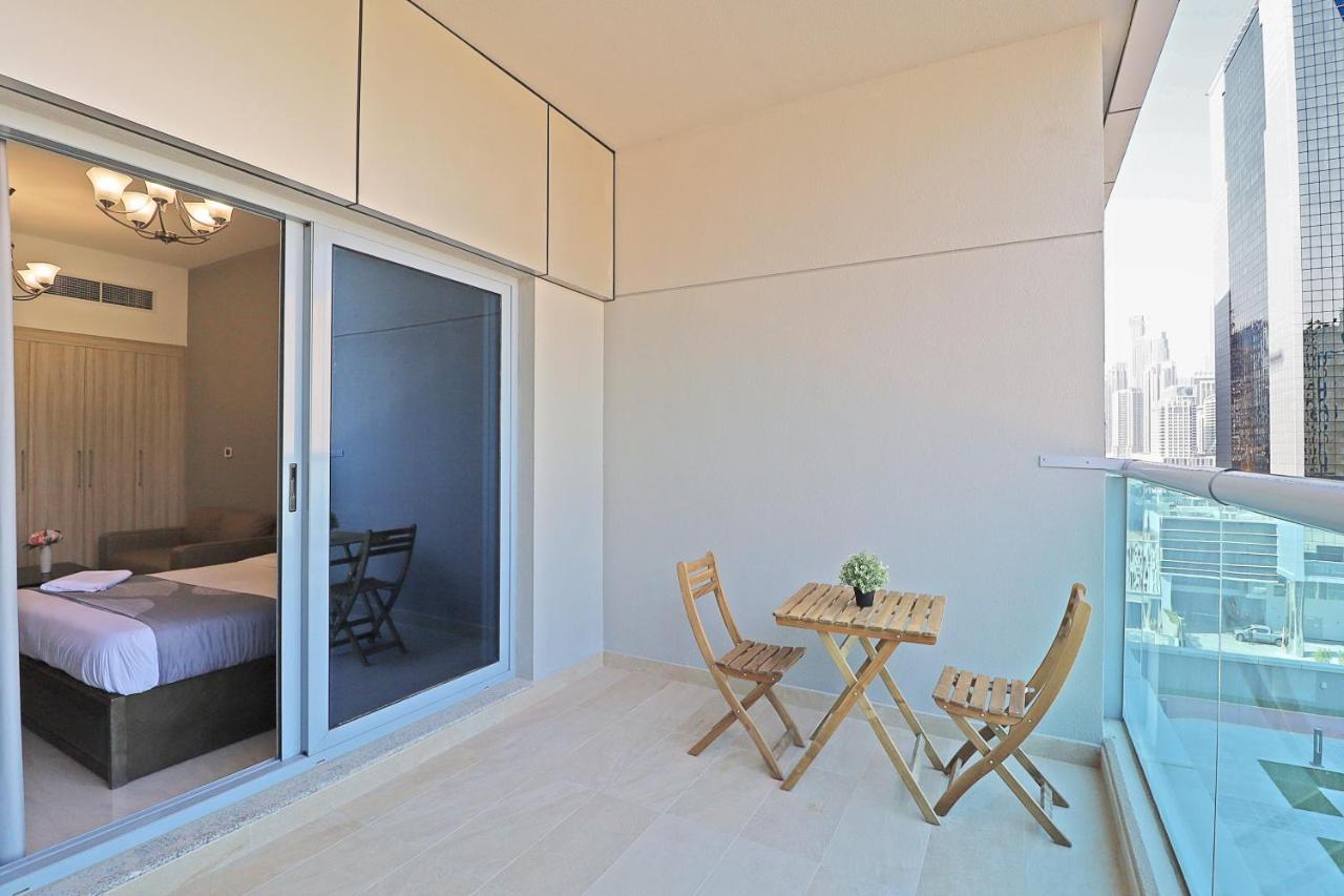 Large And Complete I Near Mall Apartment