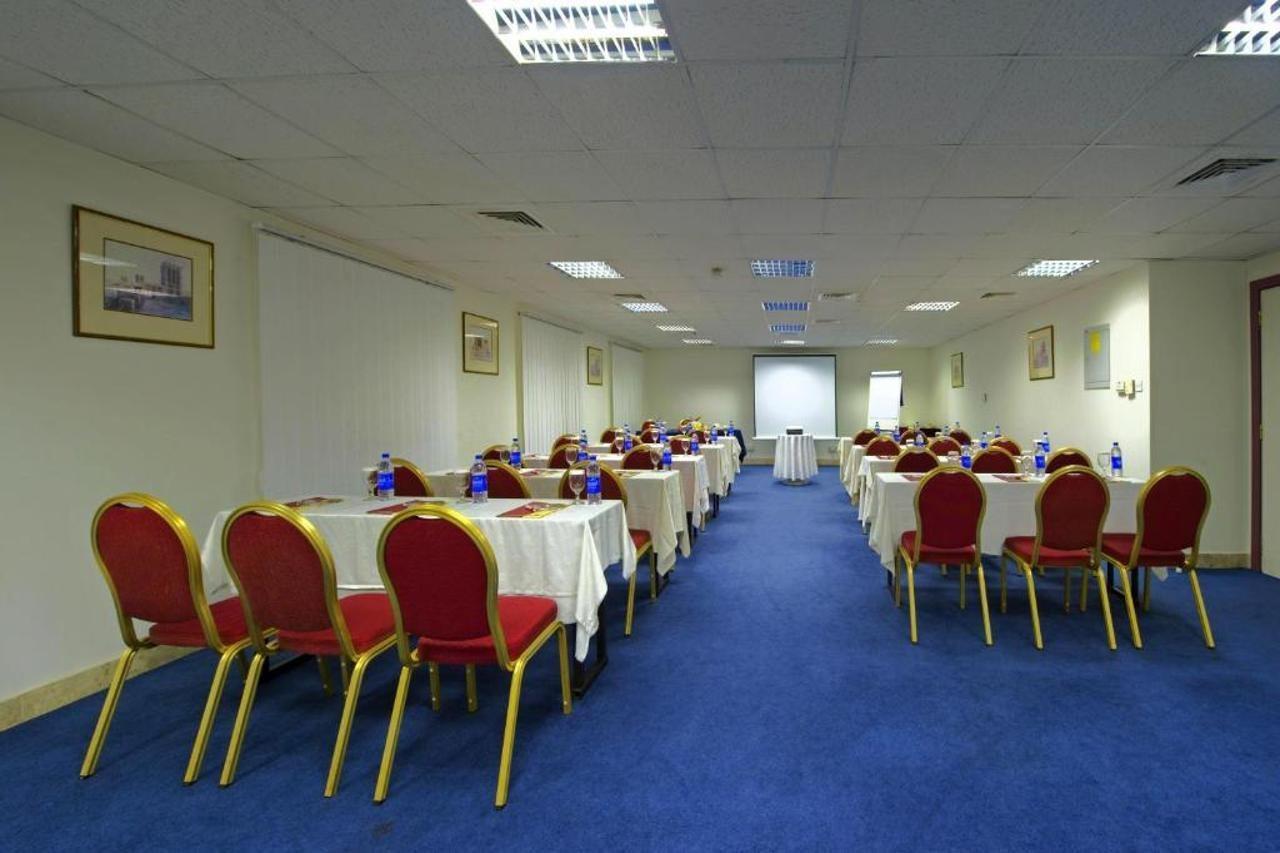 Al Bustan Centre & Aparthotel