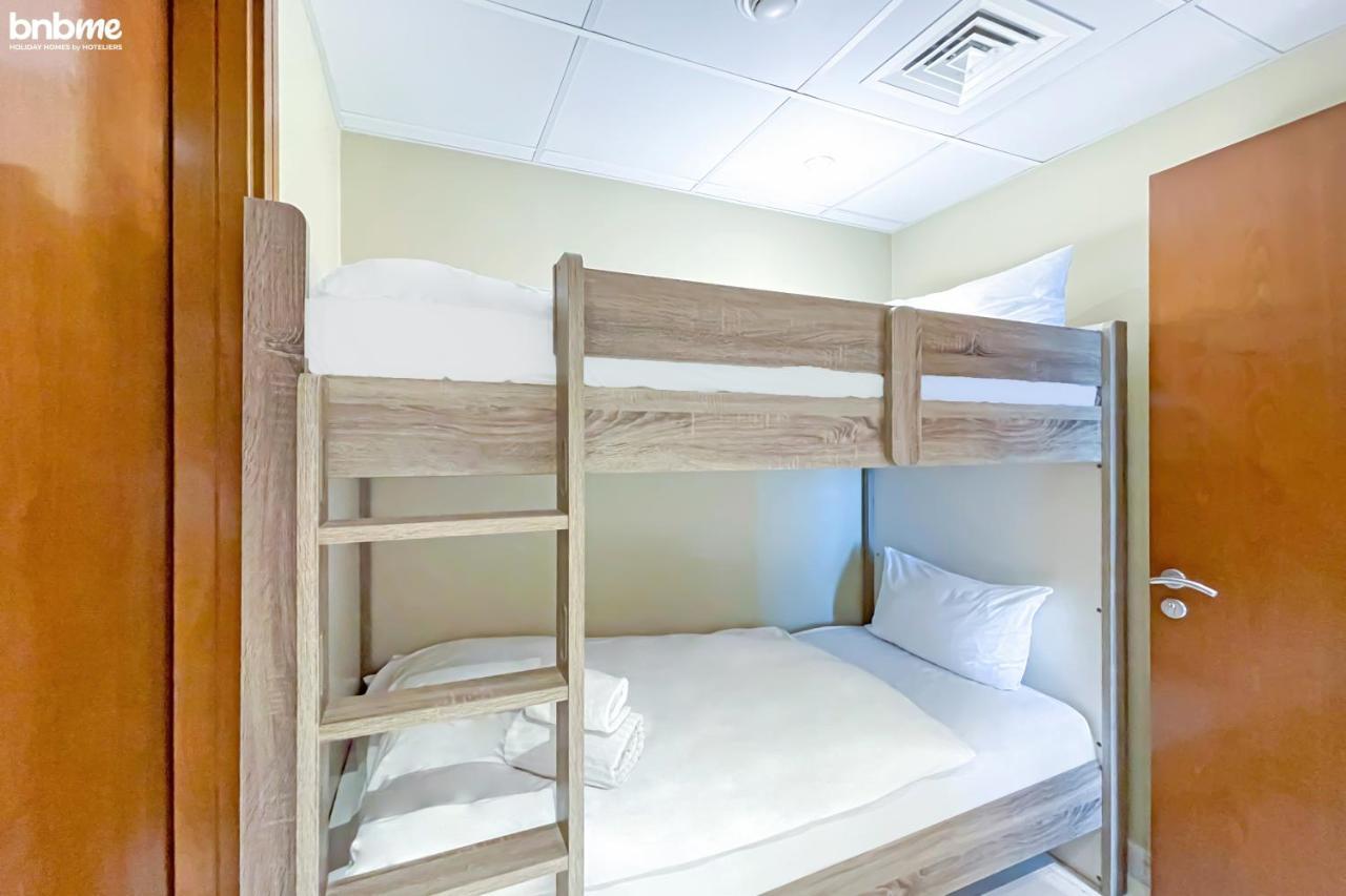 Bnbme - Waterfront Expansive Apt With Maid's Room, Poolside Cafe *