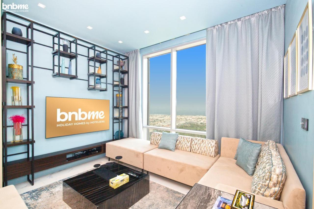 Bnbme - Waterfront Expansive Apt With Maid's Room, Poolside Cafe * Dubai