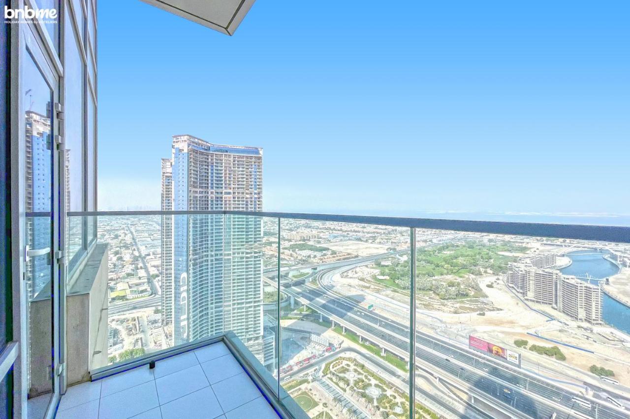 Bnbme - Waterfront Expansive Apt With Maid's Room, Poolside Cafe Apartment