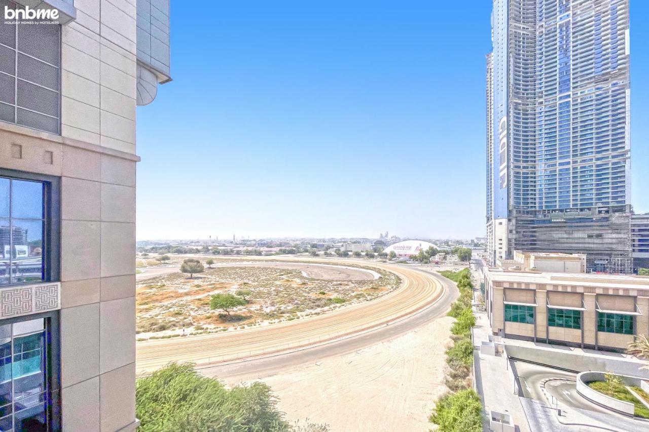 Bnbme - Waterfront Expansive Apt With Maid's Room, Poolside Cafe Apartment