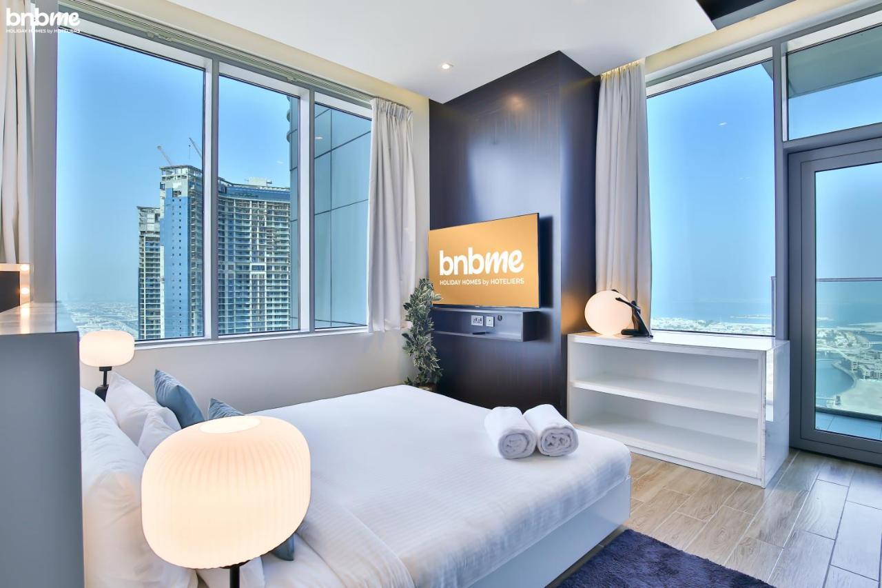 Bnbme - Waterfront Expansive Apt With Maid's Room, Poolside Cafe * Dubai