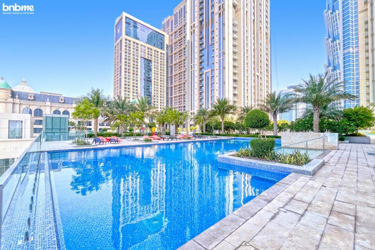 Bnbme - Waterfront Expansive Apt With Maid's Room, Poolside Cafe Dubai