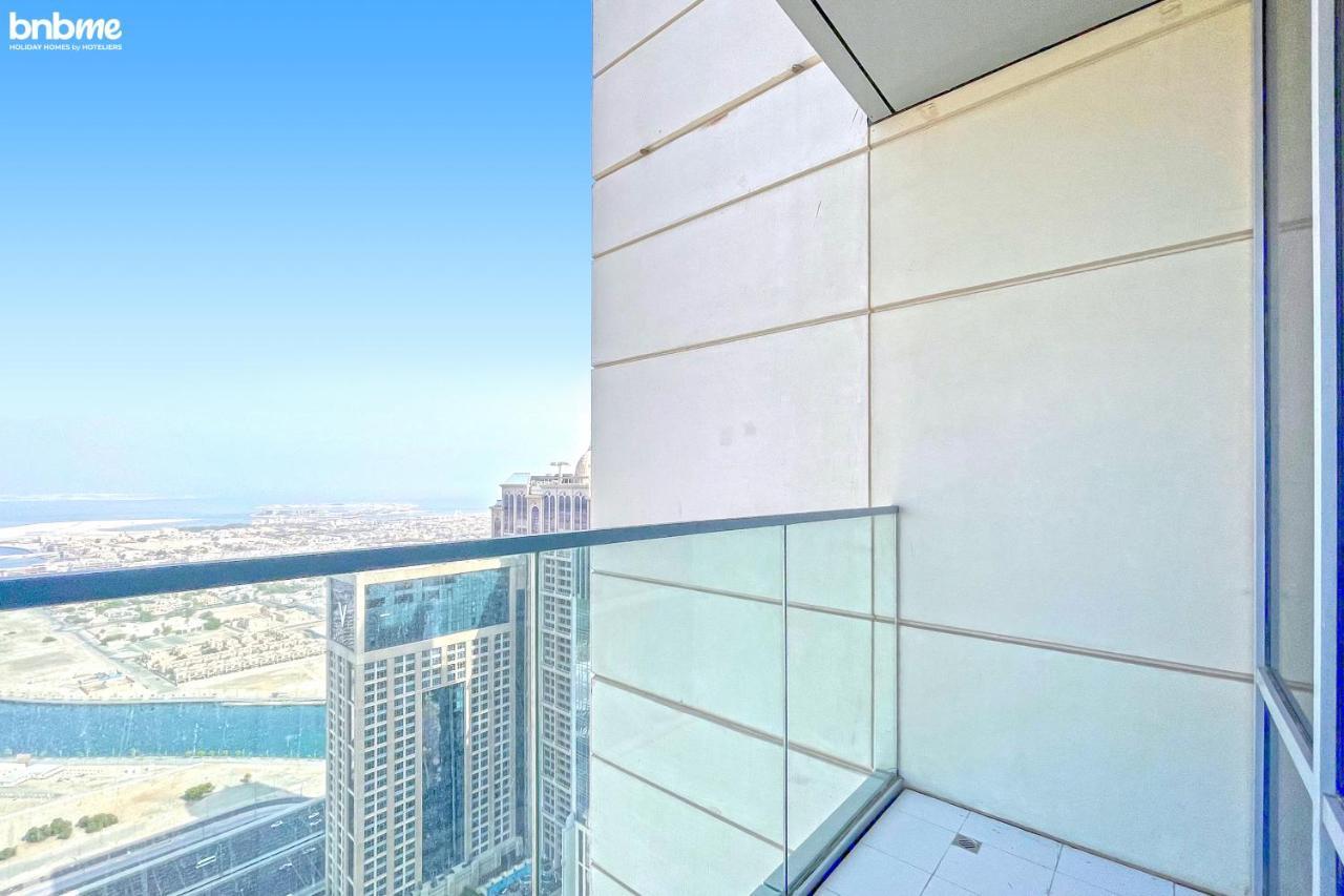 Bnbme - Waterfront Expansive Apt With Maid's Room, Poolside Cafe Apartment Dubai