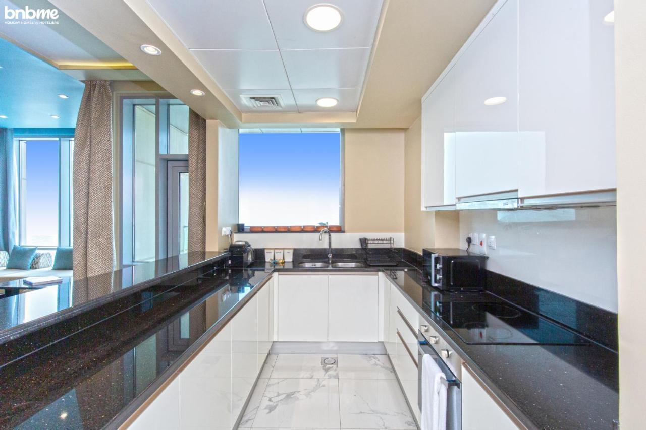 Bnbme - Waterfront Expansive Apt With Maid's Room, Poolside Cafe *