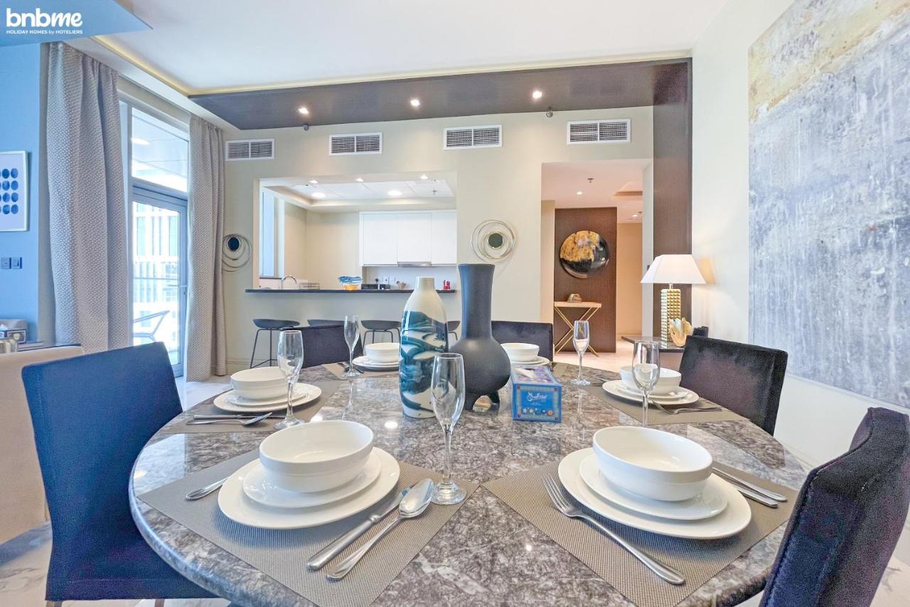 Bnbme - Waterfront Expansive Apt With Maid's Room, Poolside Cafe Dubai