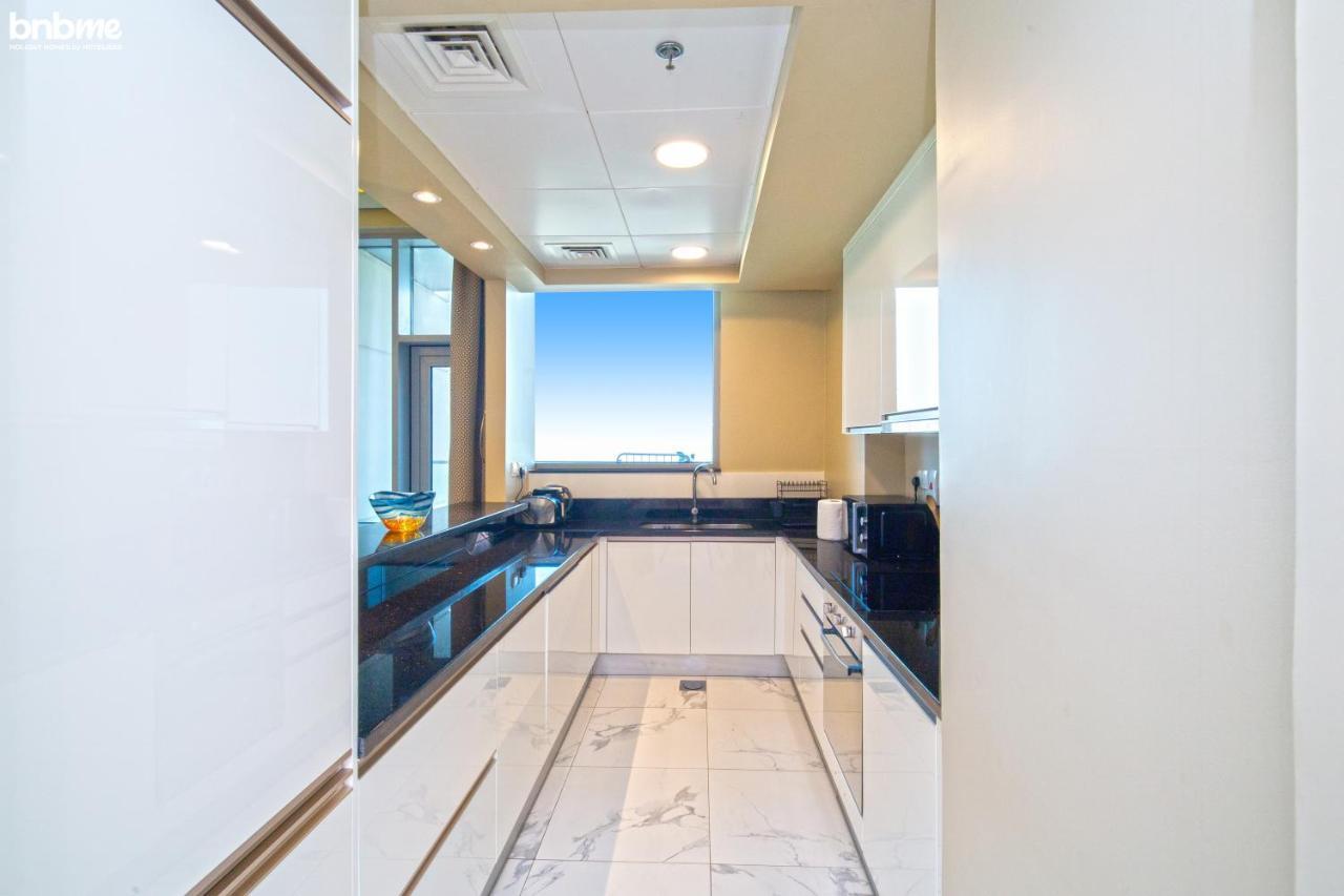 Apartment Bnbme - Waterfront Expansive Apt With Maid's Room, Poolside Cafe Dubai