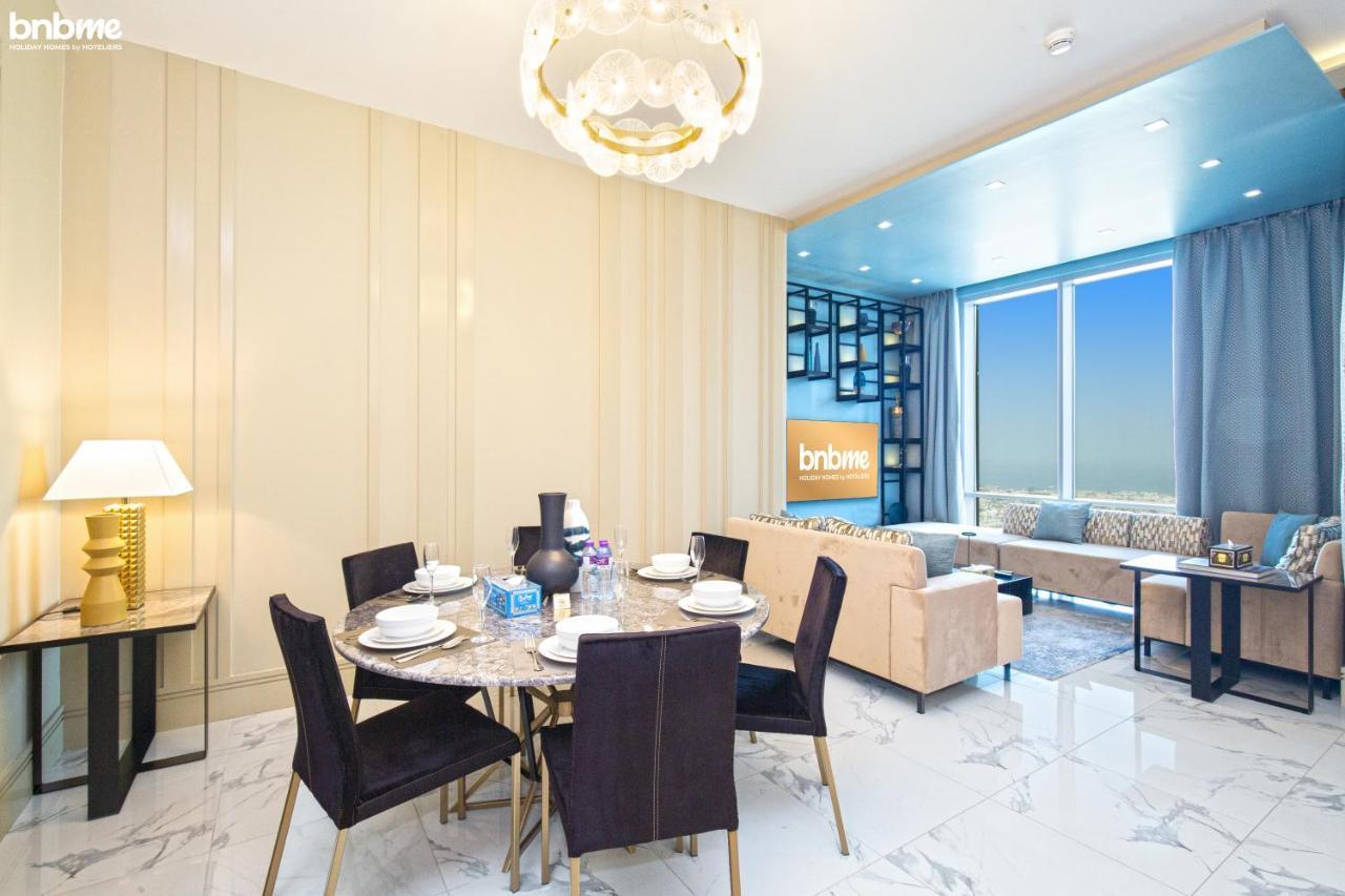 Bnbme - Waterfront Expansive Apt With Maid's Room, Poolside Cafe Apartment