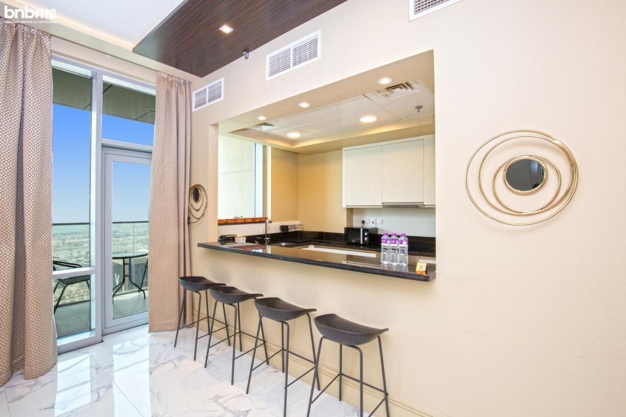Bnbme - Waterfront Expansive Apt With Maid's Room, Poolside Cafe Apartment *
