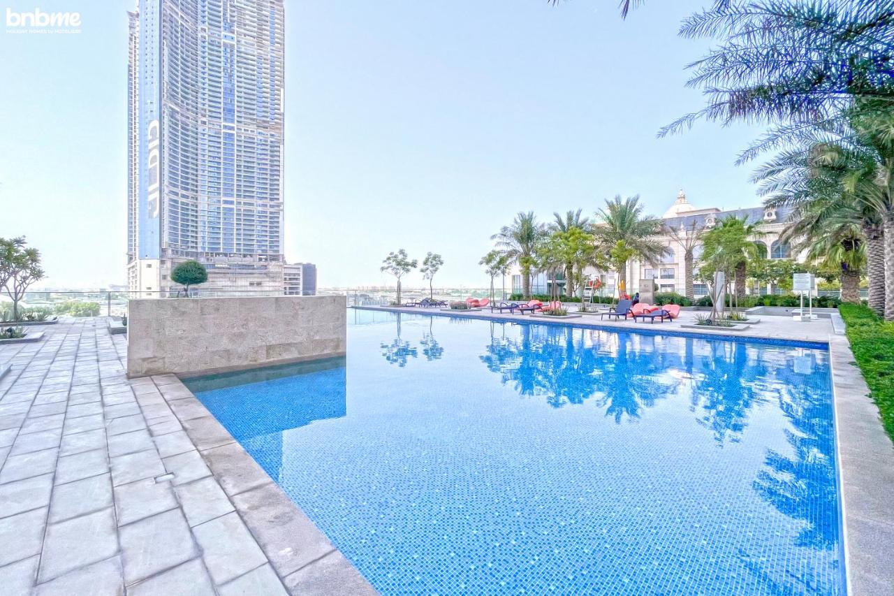 Bnbme - Waterfront Expansive Apt With Maid's Room, Poolside Cafe Apartment Dubai
