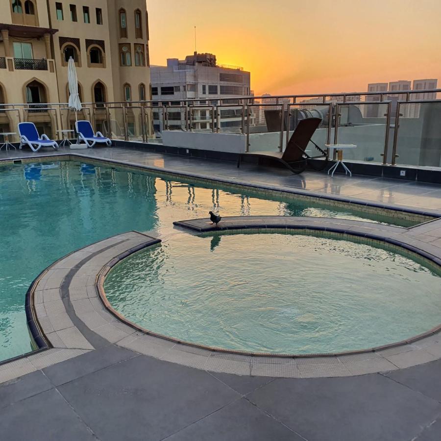 Luxury A Short Drive Away From Downtown *