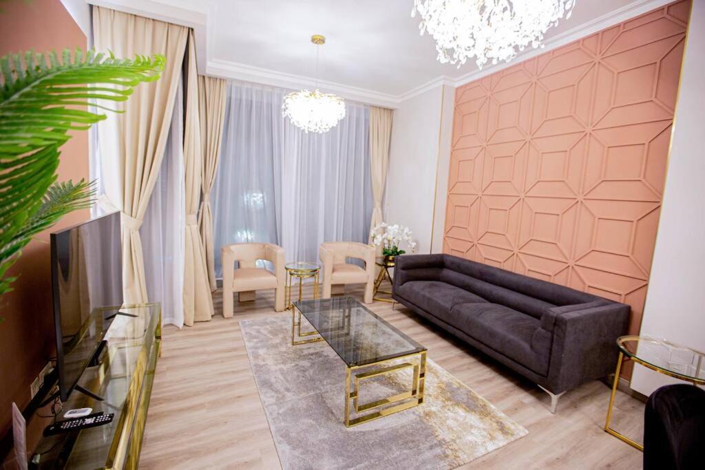 Magnificent 2 Bedroom With Stunning Burj Khalifa View *