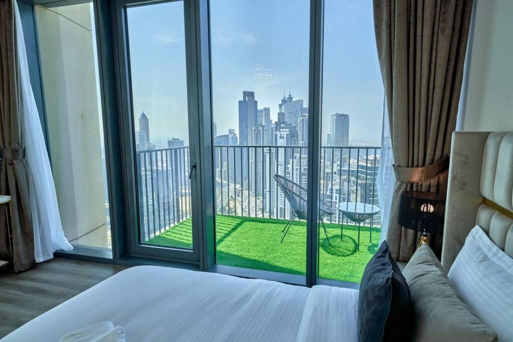 Magnificent Lux 2 Bedroom With Incredible Skyline View Apartment *