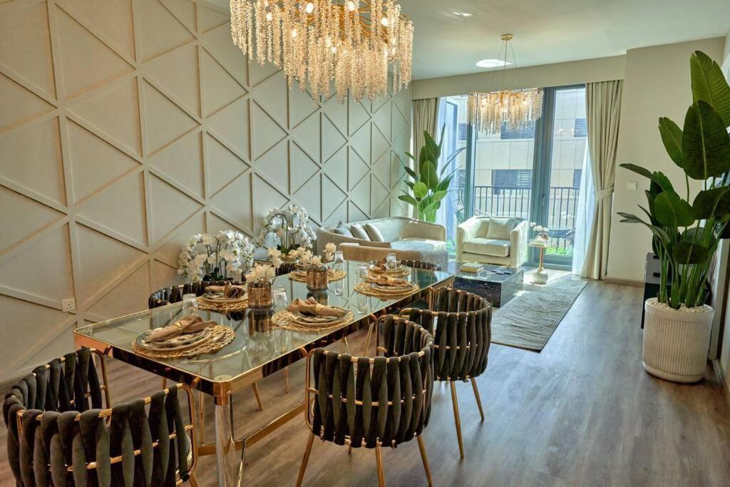 Magnificent Lux 2 Bedroom With Incredible Skyline View Apartment *