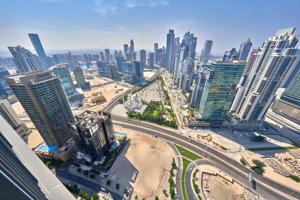 Magnificent Lux 2 Bedroom With Incredible Skyline View Dubai