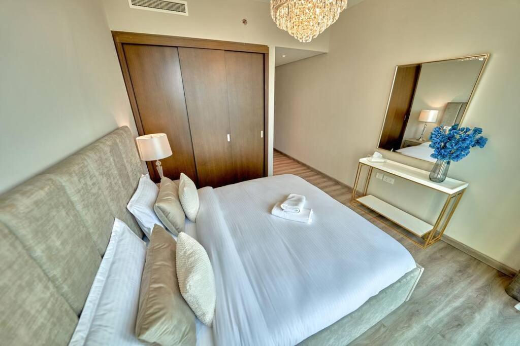 Magnificent Lux 2 Bedroom With Incredible Skyline View
