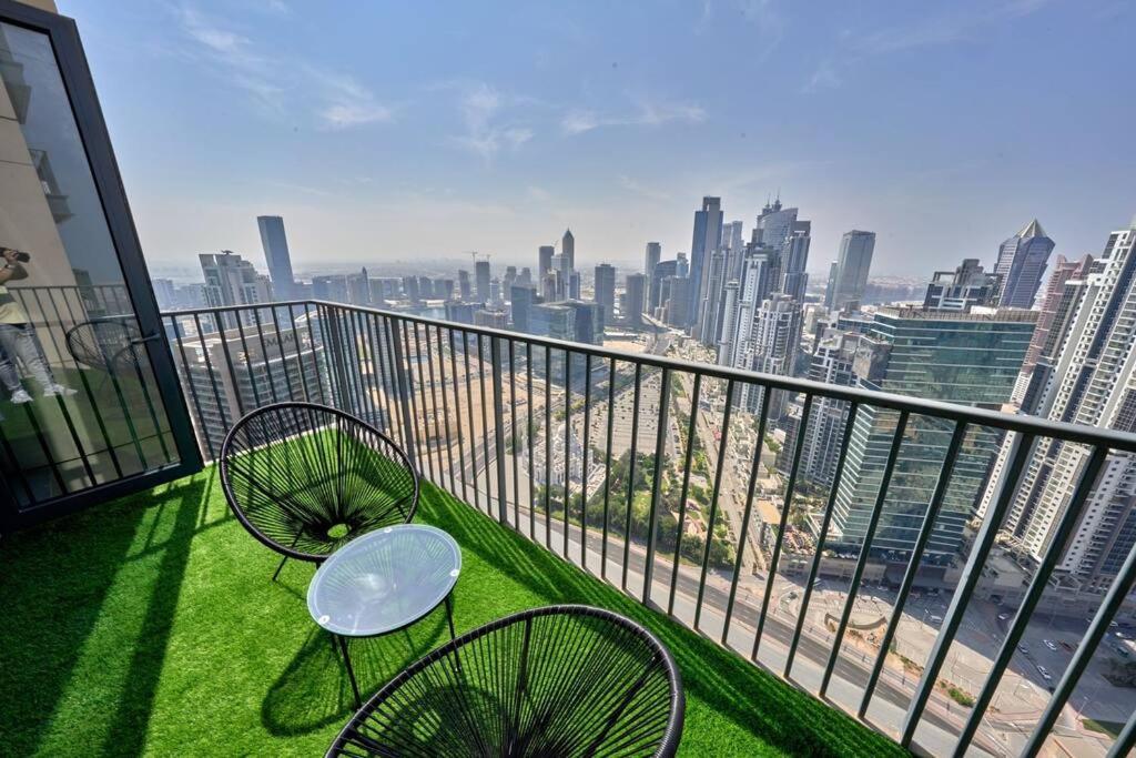 Magnificent Lux 2 Bedroom With Incredible Skyline View Apartment *