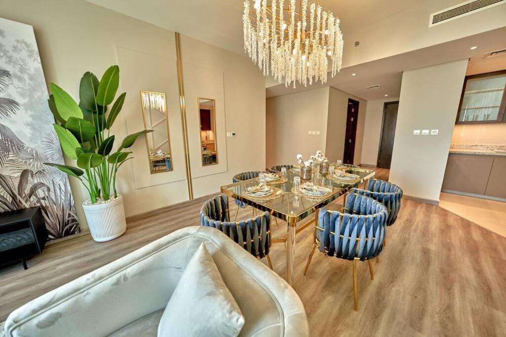 Magnificent Lux 2 Bedroom With Incredible Skyline View Apartment *