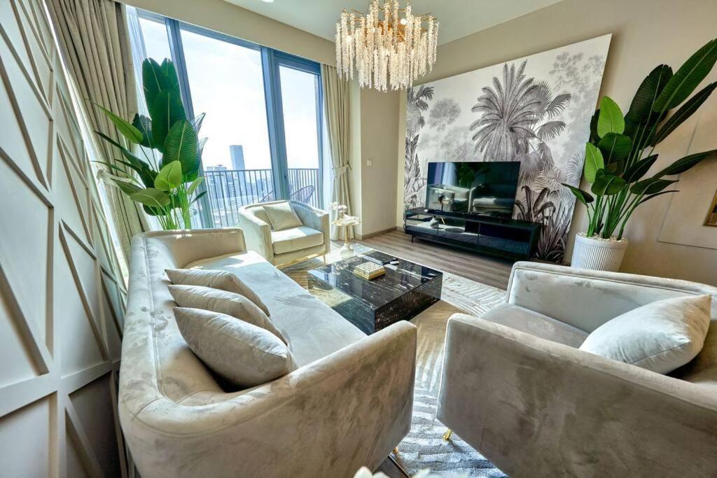 Magnificent Lux 2 Bedroom With Incredible Skyline View * Dubai