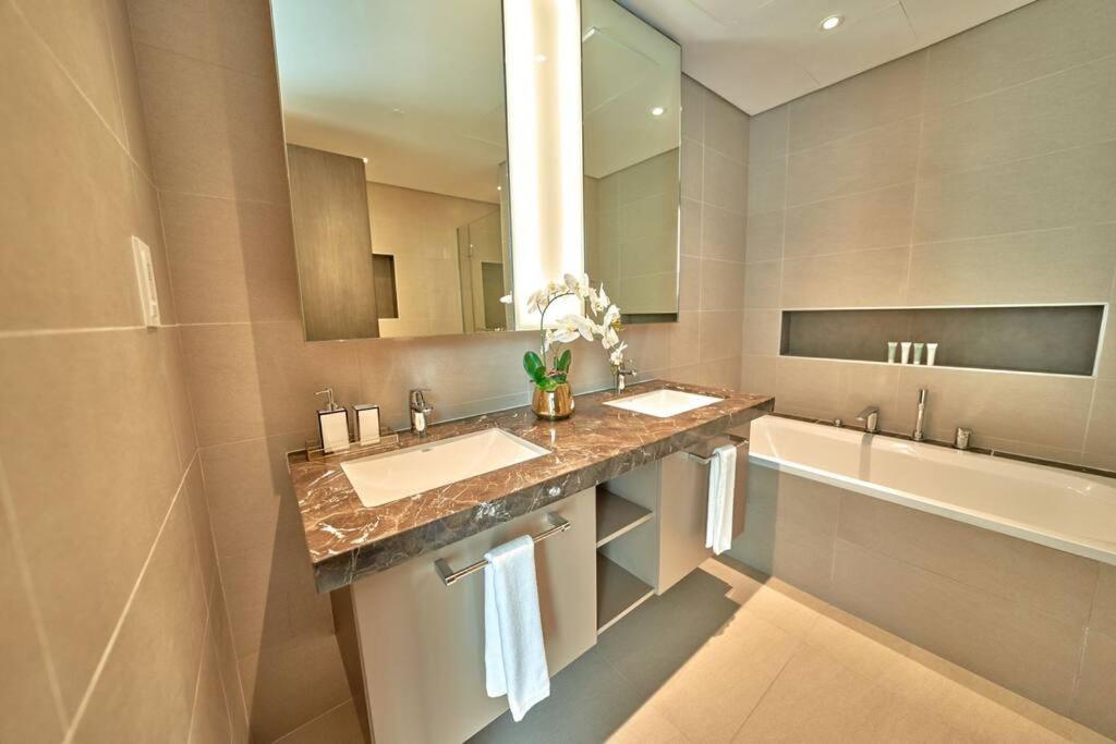 Magnificent Lux 2 Bedroom With Incredible Skyline View Apartment Dubai