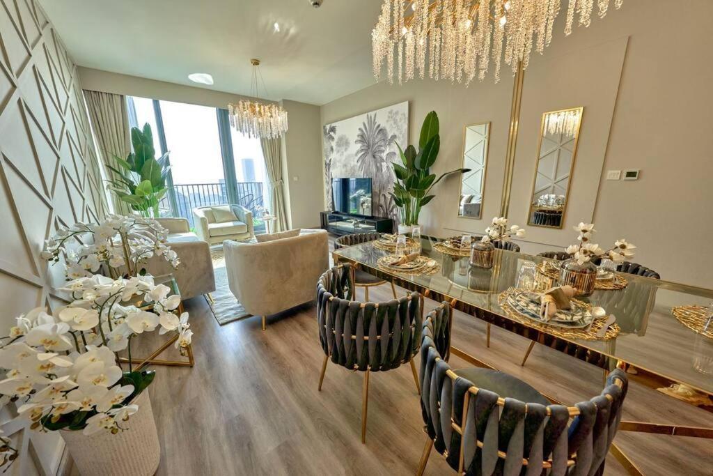 Magnificent Lux 2 Bedroom With Incredible Skyline View Apartment *