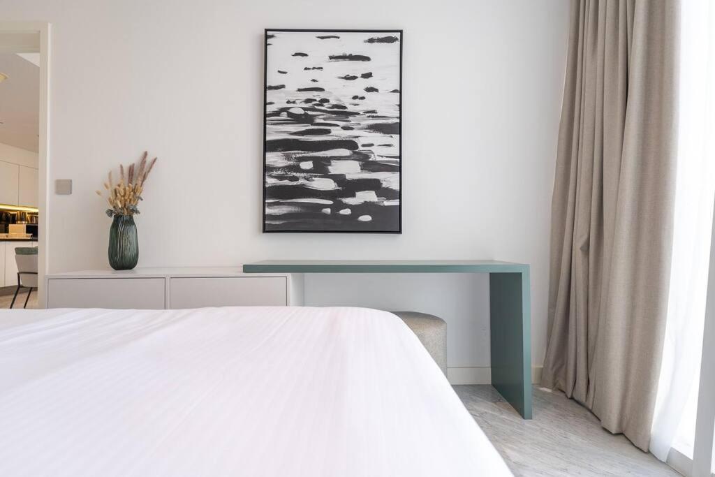 Cosmopolitan With Burj Khalifa View Apartment