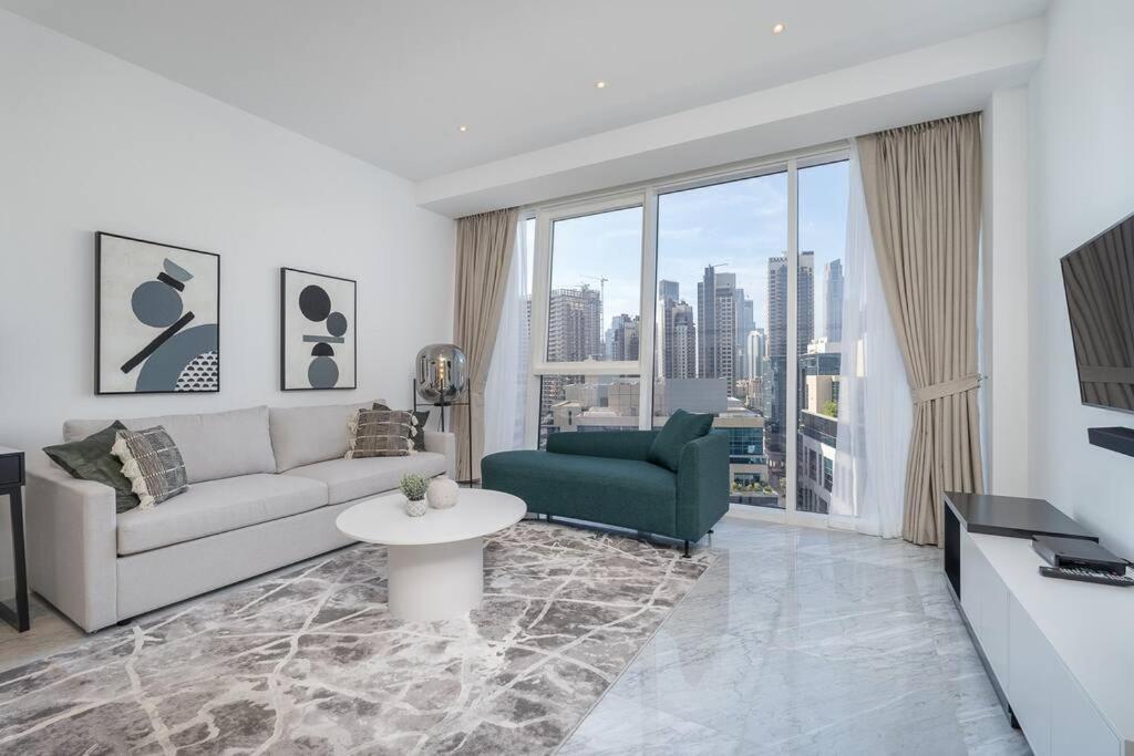 Cosmopolitan With Burj Khalifa View Apartment