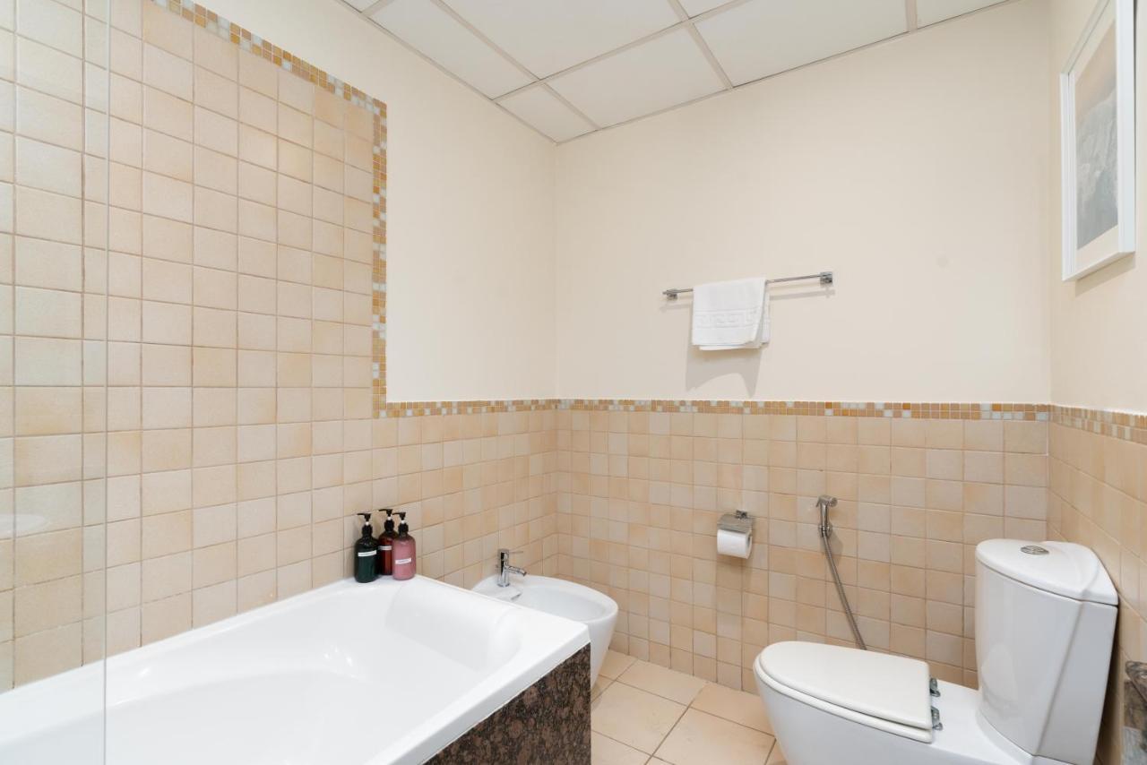 Apartment Ultimate / 7 Beds / Sea, Jbr And Ain Views / 3 Min Walk To Jbr / Large Families Or Groups / Perfect Vacation Destination