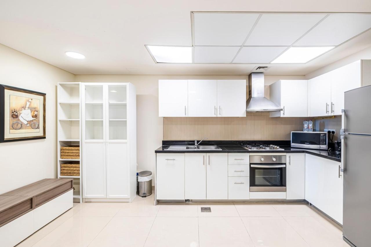 Spacious 1 Bed City View Park Tower Difc Apartment *
