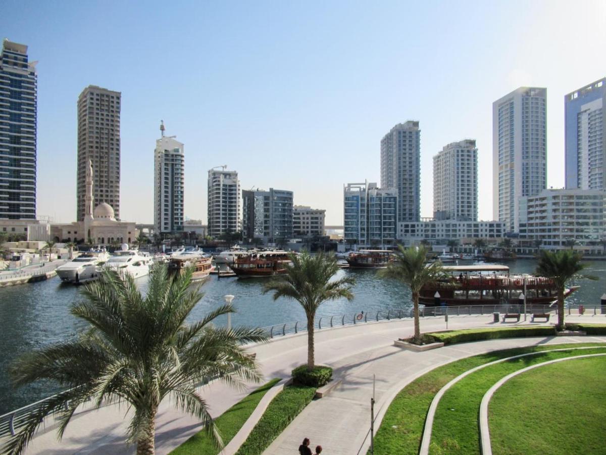 Apartment Lovely Eye & Sea View, 3 Mints To Dubai