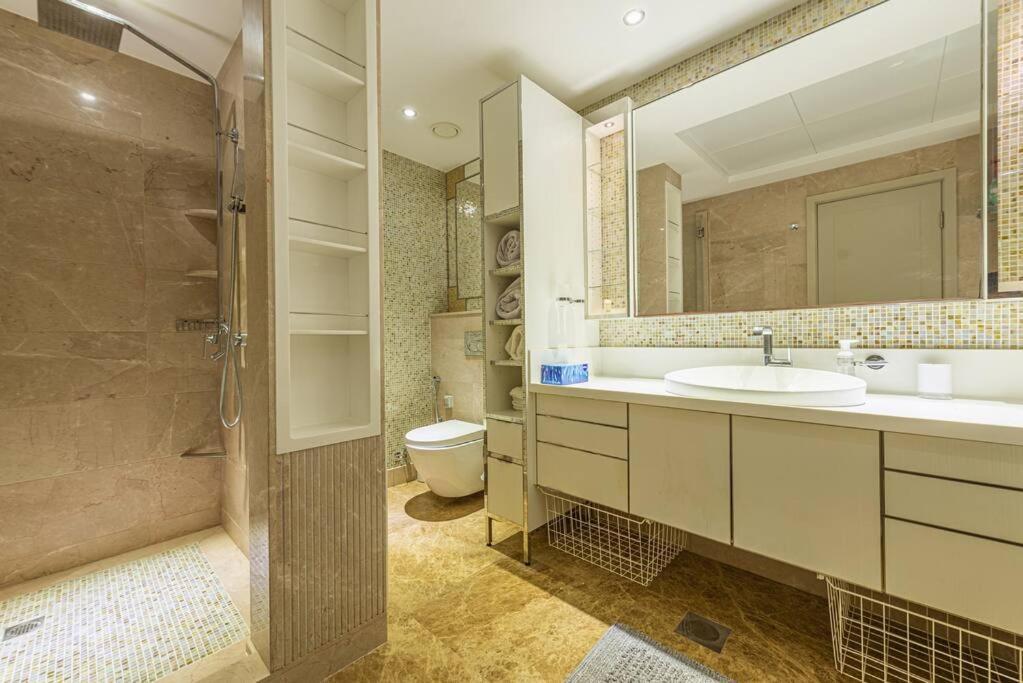 Apartment First Class 3br With Full Burj Khalifa And Fountain View Dubai