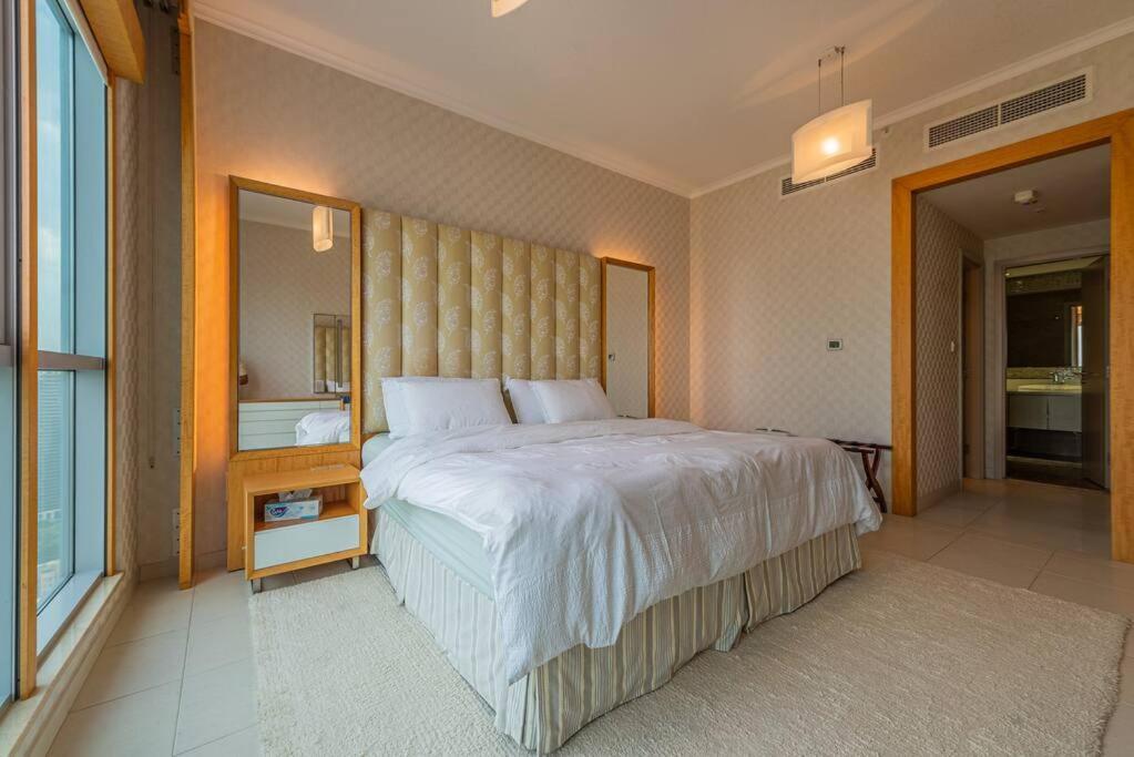 Apartment First Class 3br With Full Burj Khalifa And Fountain View Dubai