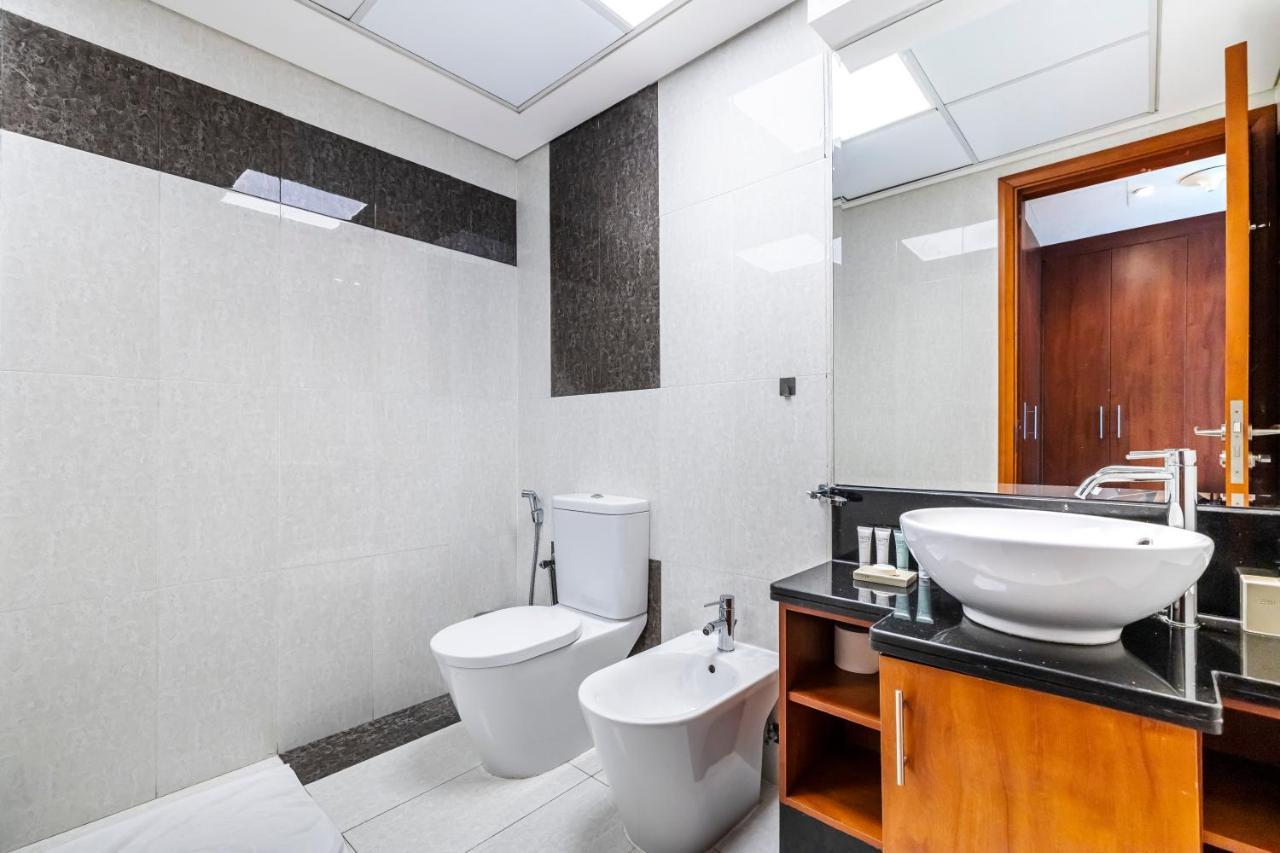 Spacious 1 Bed City View Park Tower Difc *