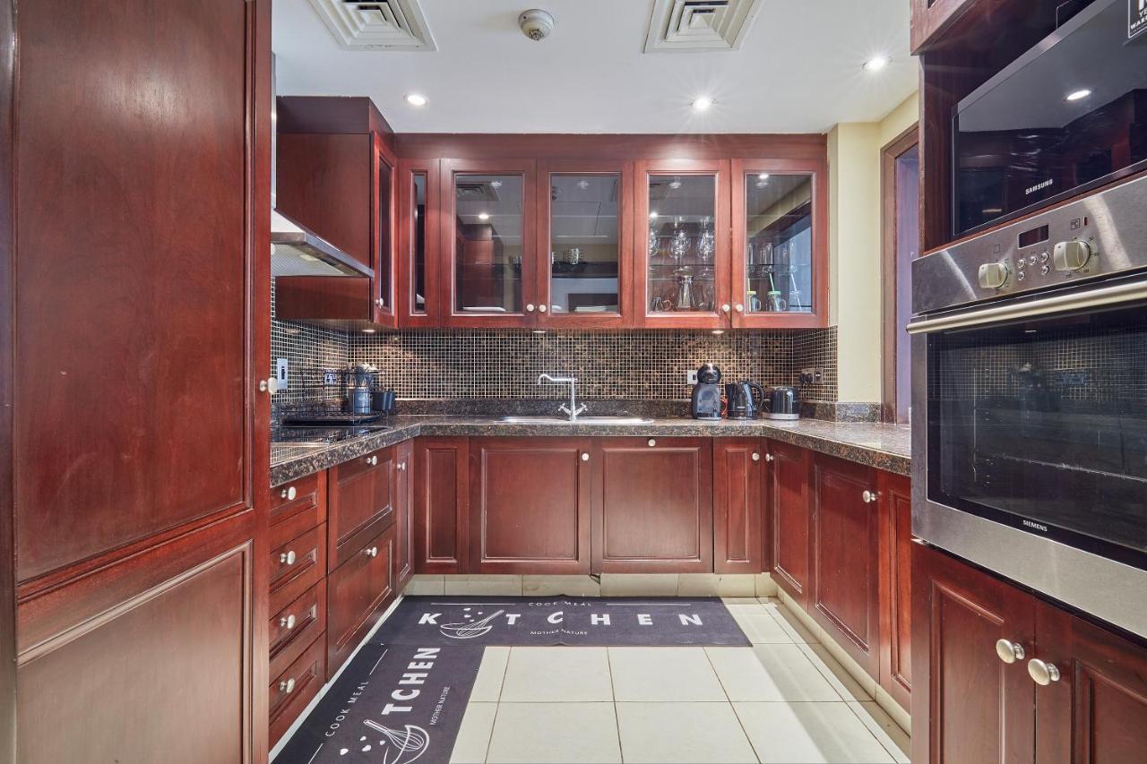 Burj View Partial Al Manzil: Downtown Apartment