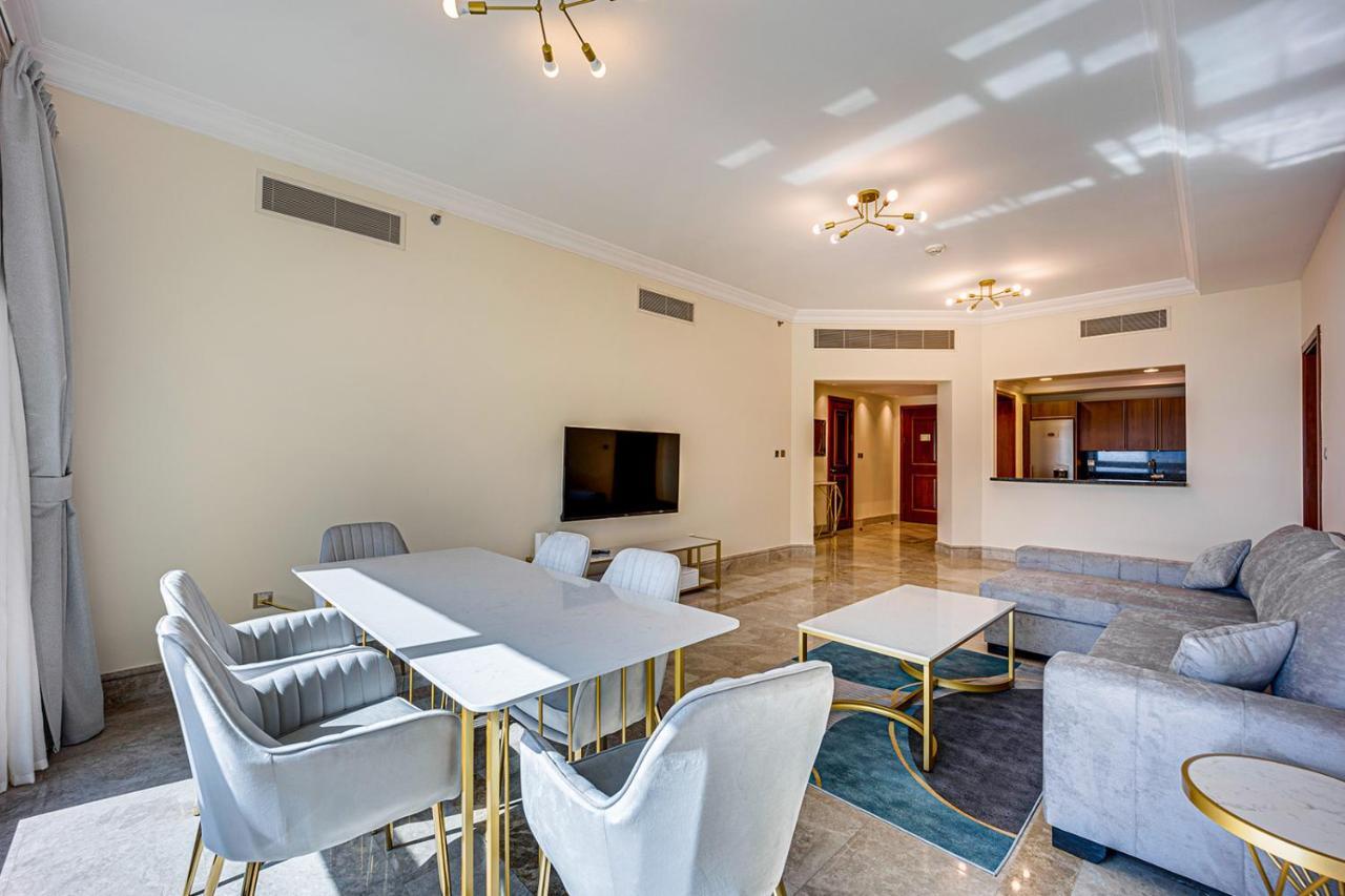 South & North Palm Jumeirah Apartment *