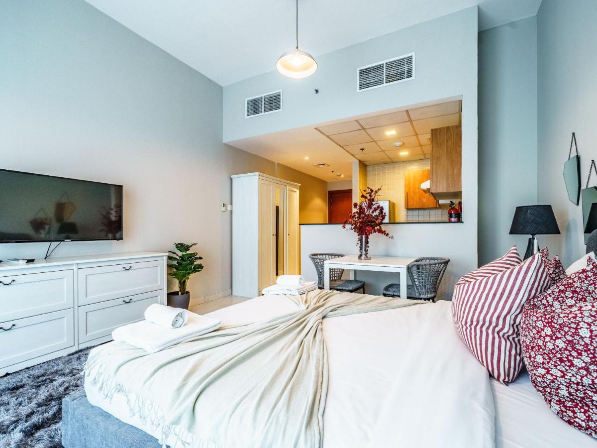 Apartment Sweeping Marina View Near The Metro Station
